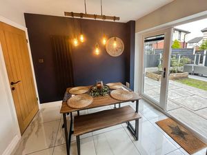 Kitchen Diner- click for photo gallery